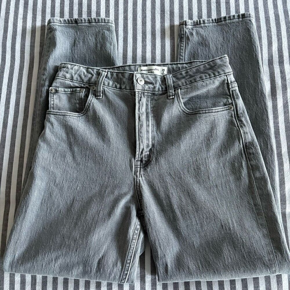 Abercrombie & Fitch Curve Love High Rise Mom Jean Gray Size 2/26